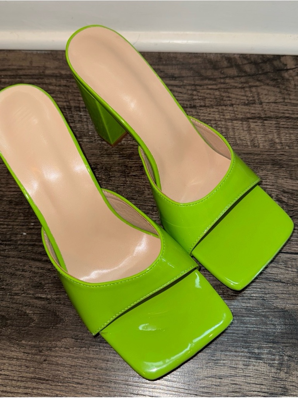 Womenโs Lime Green Square-Toe Block Heel Mules